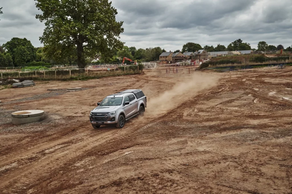 isuzu d max comercial dos plazas doble cabina 21 Motor16