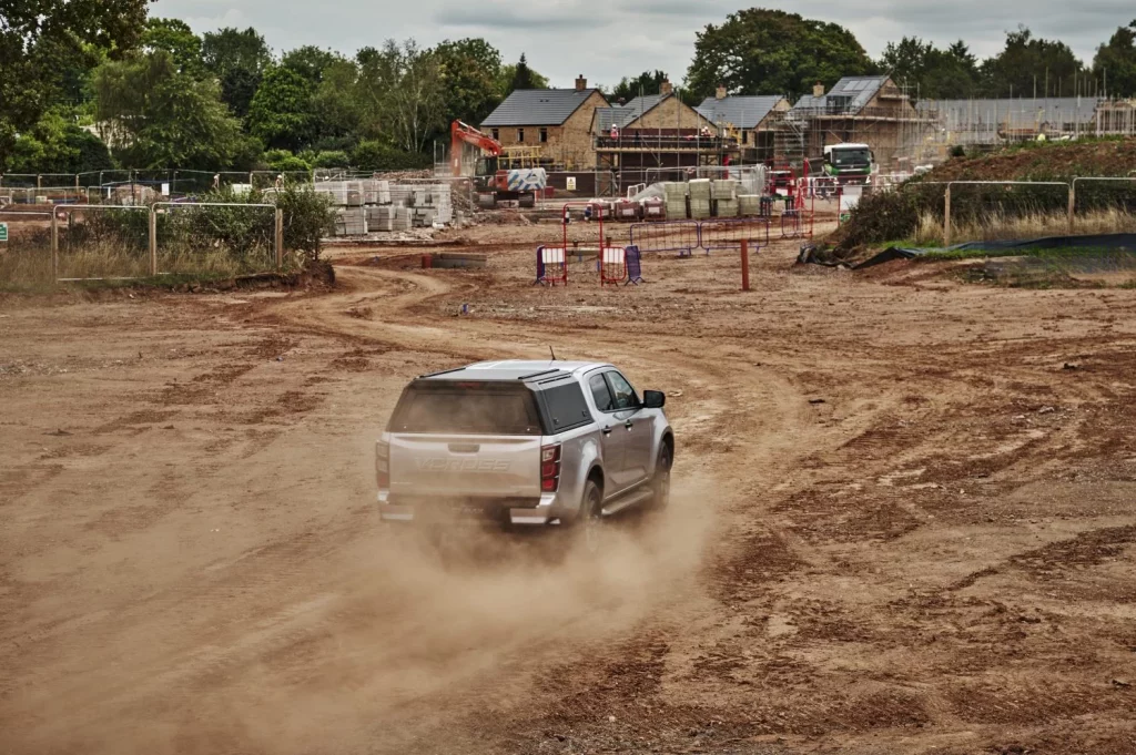 isuzu d max comercial dos plazas doble cabina 23 Motor16