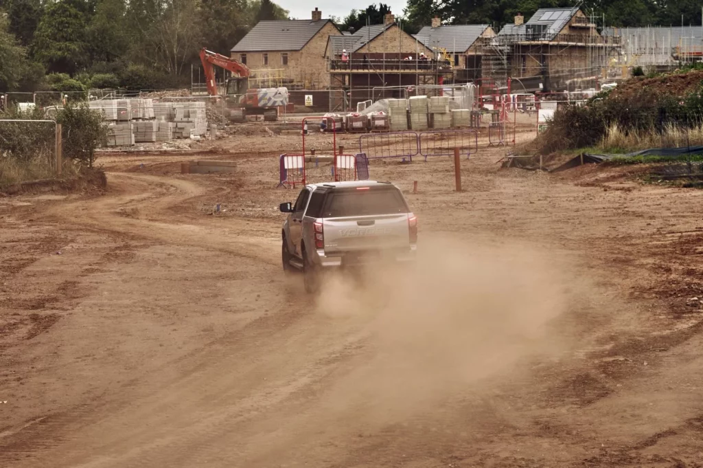 isuzu d max comercial dos plazas doble cabina 24 Motor16