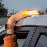 La multa que la Guardia Civil te puede poner por llevar esta luz V-16