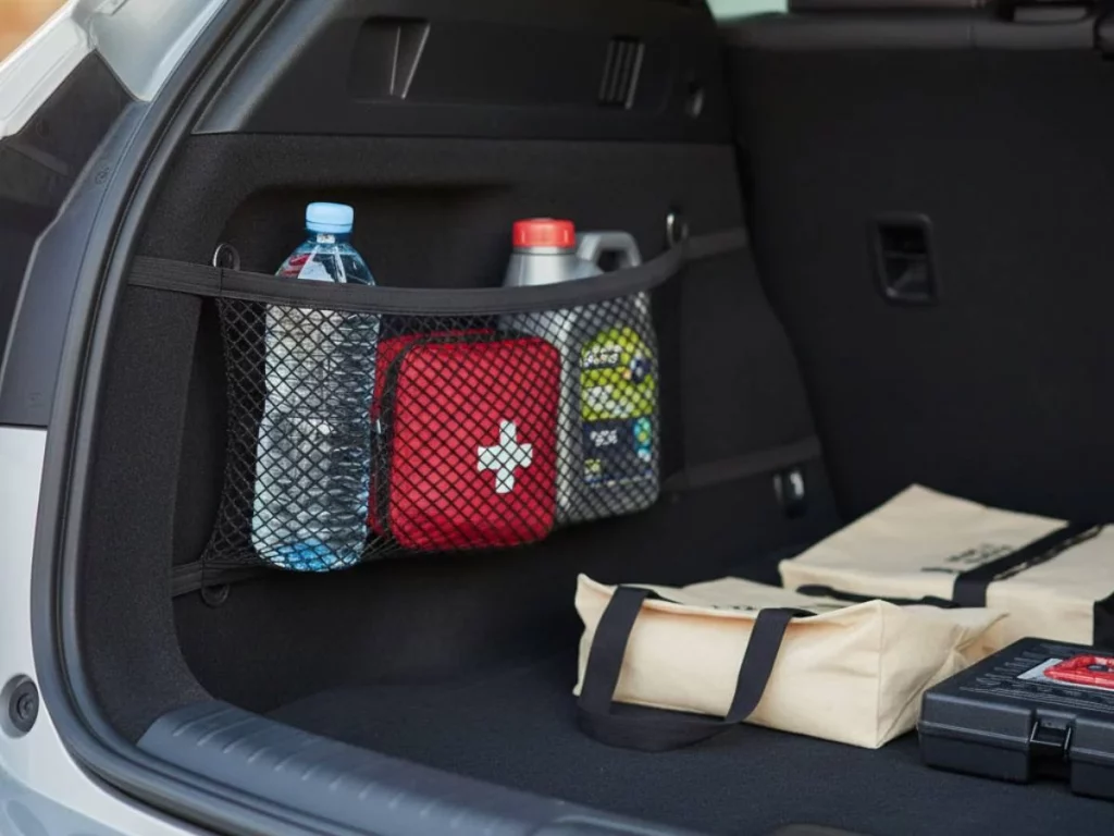 Maletero coche ordenado