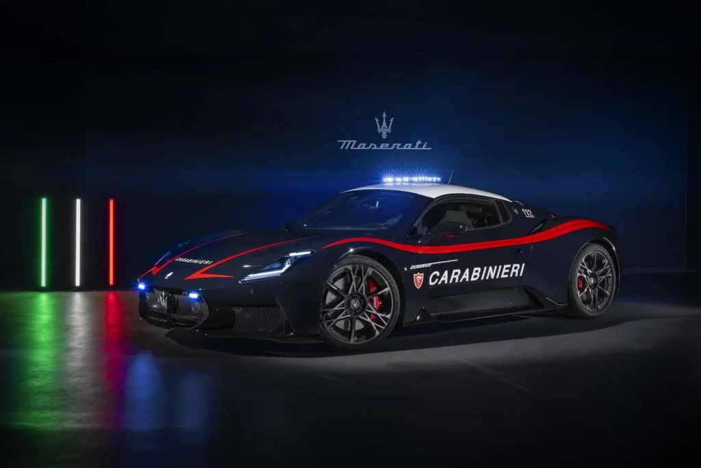 Maserati MCPURA y Alfa Romeo Giulia Quadrifoglio: los nuevos superdeportivos de los Carabinieri 2 Motor16 El Maserati MCPURA de la policía italiana.