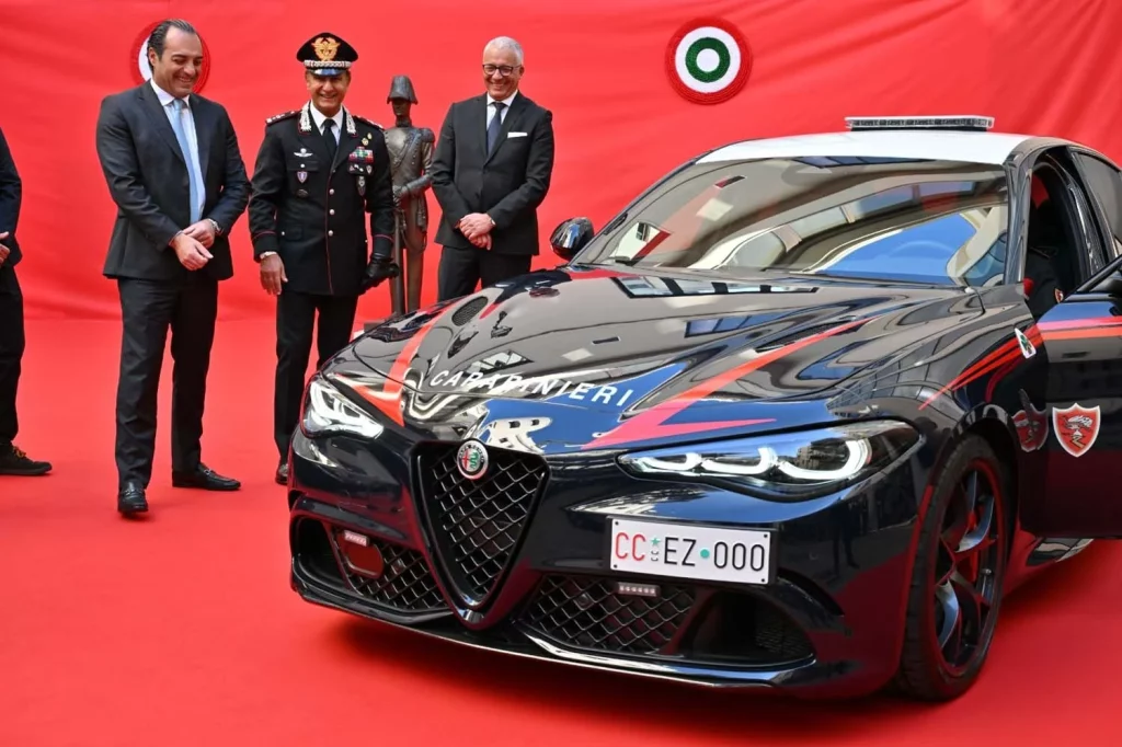 Maserati MCPURA y Alfa Romeo Giulia Quadrifoglio: los nuevos superdeportivos de los Carabinieri 3 Motor16 maserati mcpura alfa romeo giulia carabinieri policia italiana26 Motor16