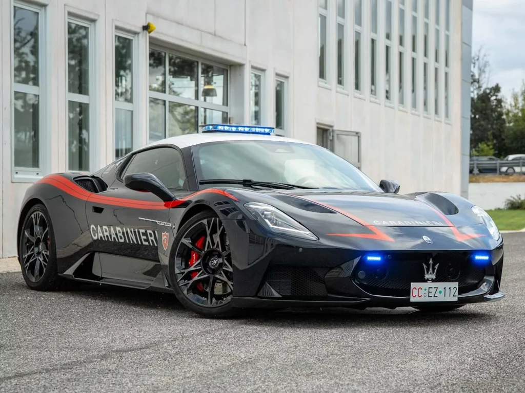 Maserati MCPURA y Alfa Romeo Giulia Quadrifoglio: los nuevos superdeportivos de los Carabinieri 4 Motor16 maserati mcpura alfa romeo giulia carabinieri policia italiana28 Motor16