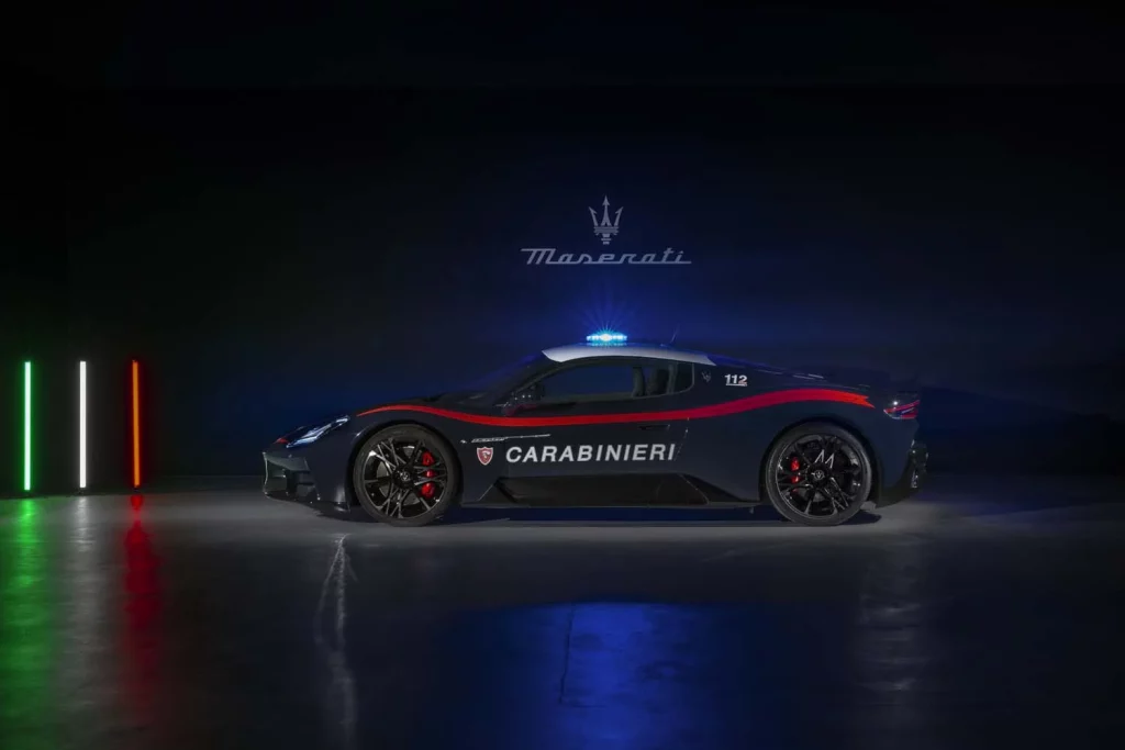 Maserati MCPURA y Alfa Romeo Giulia Quadrifoglio: los nuevos superdeportivos de los Carabinieri 6 Motor16 maserati mcpura alfa romeo giulia carabinieri policia italiana5 Motor16