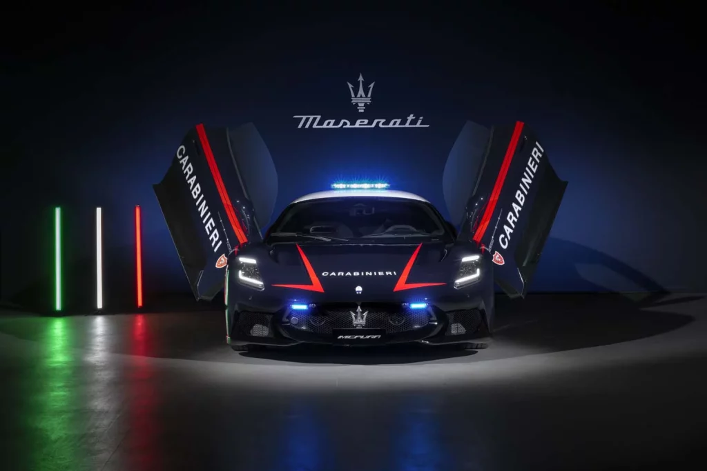 Maserati MCPURA y Alfa Romeo Giulia Quadrifoglio: los nuevos superdeportivos de los Carabinieri 7 Motor16 maserati mcpura alfa romeo giulia carabinieri policia italiana6 Motor16