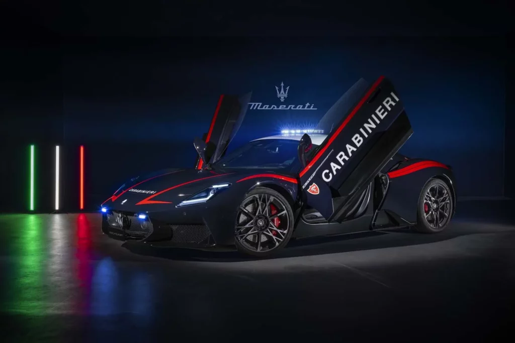 Maserati MCPURA y Alfa Romeo Giulia Quadrifoglio: los nuevos superdeportivos de los Carabinieri 12 Motor16 maserati mcpura alfa romeo giulia carabinieri policia italiana8 Motor16