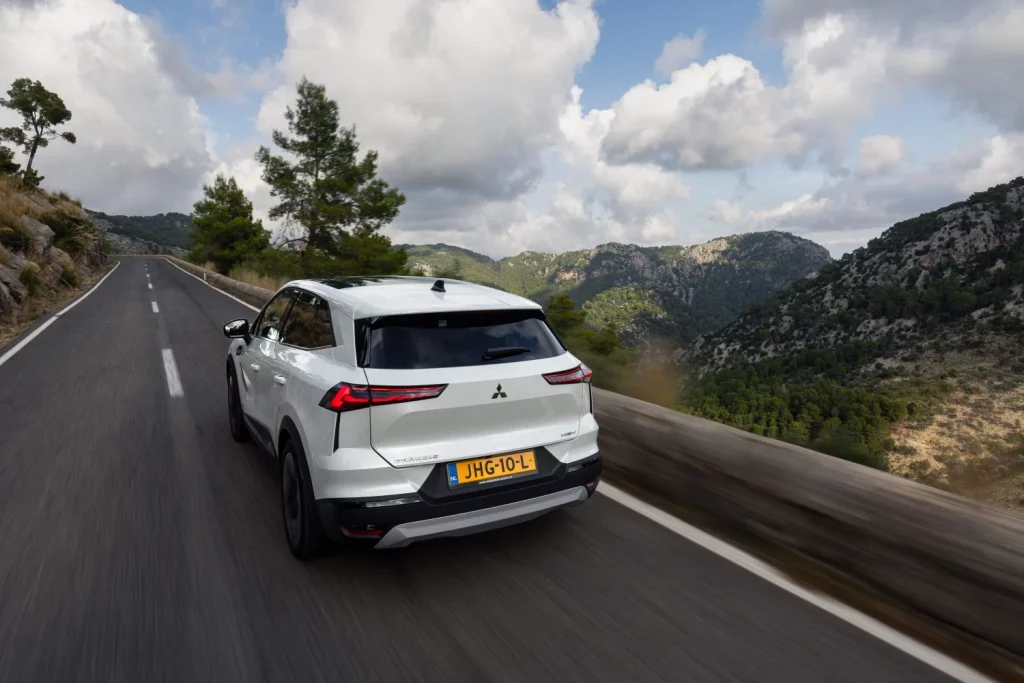 Primera prueba del Mitsubishi Grandis: El “tapado” de los SUV compactos 3 Motor16 mitsubishi grandis 13 Motor16