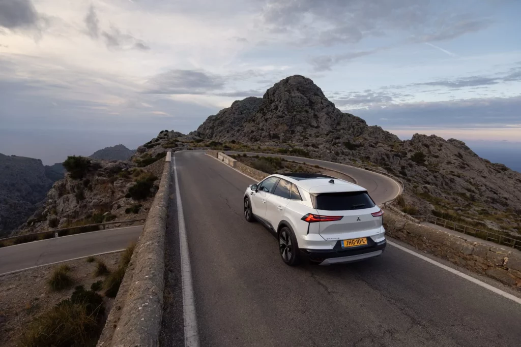 Primera prueba del Mitsubishi Grandis: El “tapado” de los SUV compactos 35 Motor16 mitsubishi grandis 18 Motor16