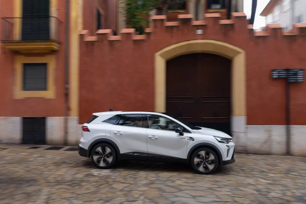 Primera prueba del Mitsubishi Grandis: El “tapado” de los SUV compactos 28 Motor16 mitsubishi grandis 26 Motor16