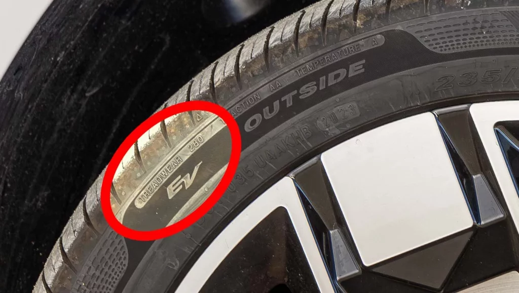 ¿Cuánto dura un neumático? La respuesta está en el flanco 1 Motor16 ¿Cuánto van a durar tus nuevos neumáticos? La respuesta está en el flanco