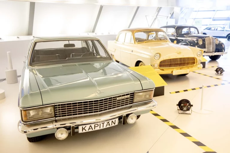 La exposición Opel Love desembarca en Mobility City con 25 piezas históricas y el futurista Corsa GSe Vision Gran Turismo