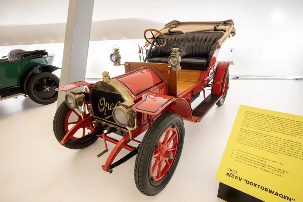 La exposición Opel Love desembarca en Mobility City con 25 piezas históricas y el futurista Corsa GSe Vision Gran Turismo 9 Motor16 La exposición Opel Love desembarca en Mobility City con 25 piezas históricas y el futurista Corsa GSe Vision Gran Turismo