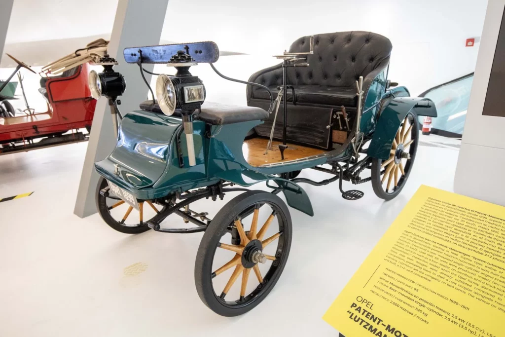 La exposición Opel Love desembarca en Mobility City con 25 piezas históricas y el futurista Corsa GSe Vision Gran Turismo 1 Motor16 La exposición Opel Love desembarca en Mobility City con 25 piezas históricas y el futurista Corsa GSe Vision Gran Turismo