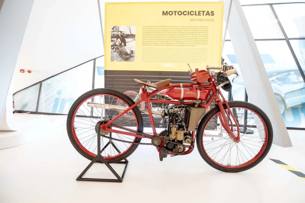 La exposición Opel Love desembarca en Mobility City con 25 piezas históricas y el futurista Corsa GSe Vision Gran Turismo 7 Motor16 La exposición Opel Love desembarca en Mobility City con 25 piezas históricas y el futurista Corsa GSe Vision Gran Turismo