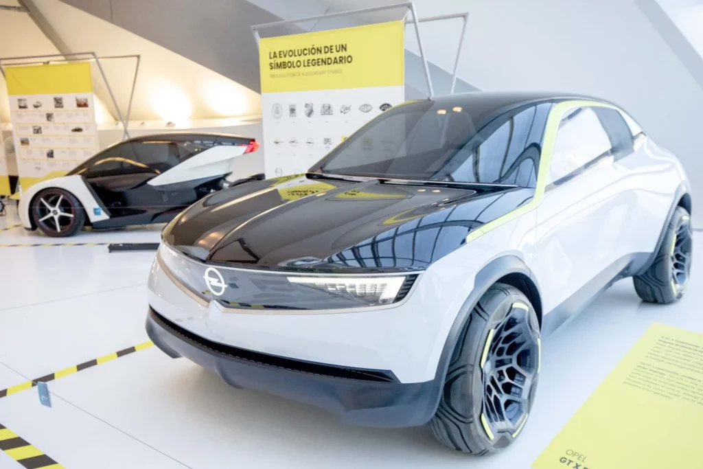 La exposición Opel Love desembarca en Mobility City con 25 piezas históricas y el futurista Corsa GSe Vision Gran Turismo 16 Motor16 opel love expo zaragoza mobility city2025 2026 18 Motor16