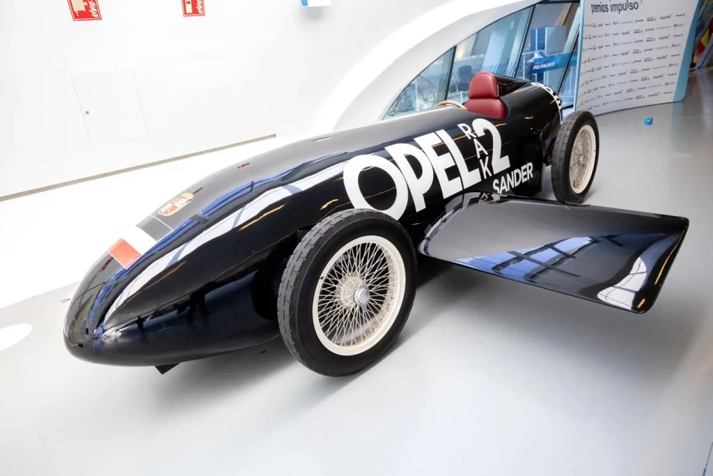 La exposición Opel Love desembarca en Mobility City con 25 piezas históricas y el futurista Corsa GSe Vision Gran Turismo 14 Motor16 opel love expo zaragoza mobility city2025 2026 3 Motor16
