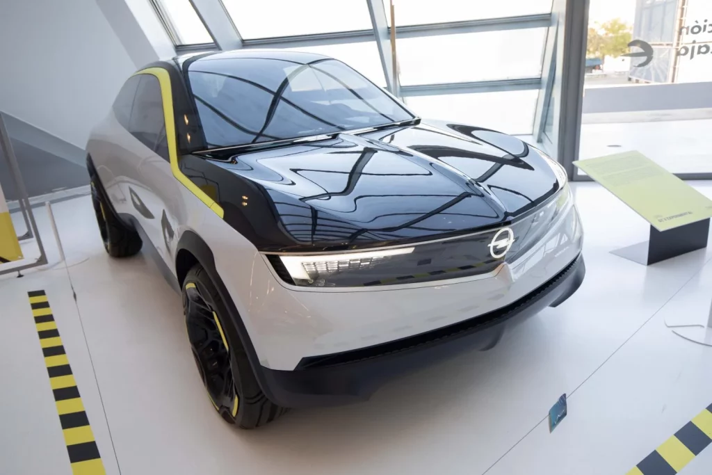 La exposición Opel Love desembarca en Mobility City con 25 piezas históricas y el futurista Corsa GSe Vision Gran Turismo 12 Motor16 opel love expo zaragoza mobility city2025 2026 5 Motor16