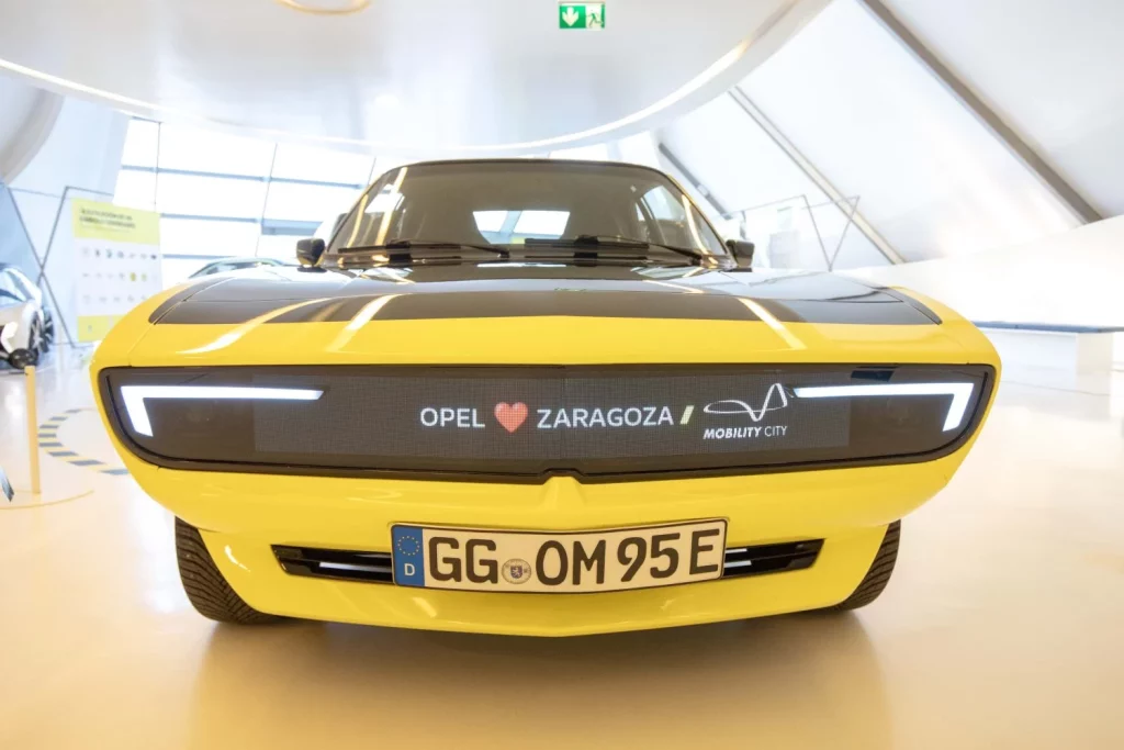 La exposición Opel Love desembarca en Mobility City con 25 piezas históricas y el futurista Corsa GSe Vision Gran Turismo 3 Motor16 opel love expo zaragoza mobility city2025 2026 6 Motor16