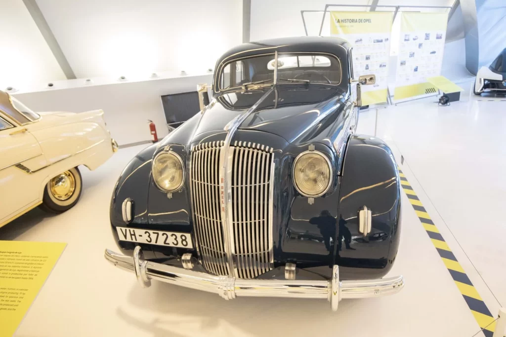 La exposición Opel Love desembarca en Mobility City con 25 piezas históricas y el futurista Corsa GSe Vision Gran Turismo 11 Motor16 opel love expo zaragoza mobility city2025 2026 7 Motor16