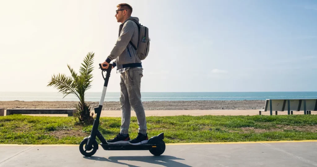 La insólita normativa que llega a los patinetes eléctricos el 1 de enero de 2026: no cumplirla será sancionado con hasta 1.000 euros 1 Motor16 patinete eléctrico