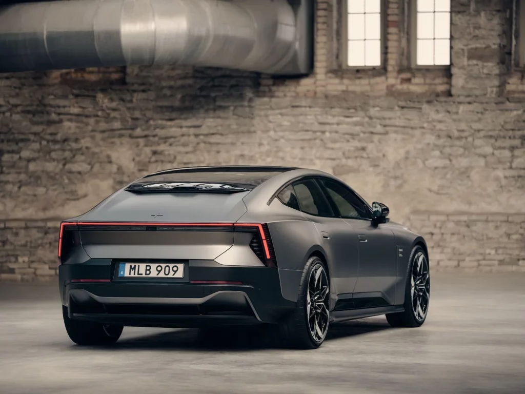 Polestar 5: Nuevo vídeo y fotos con estrella de Hollywood incluida 4 Motor16 polestar 5 Alexanderr Skarsgard 5 Motor16