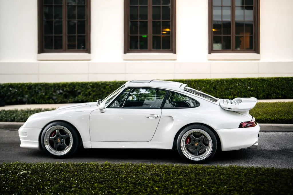 Este Porsche 911 restomod Project Gravette tiene 510 CV y alma de Land Rover 41 Motor16 Este Porsche 911 restomod Project Gravette tiene 510 CV y alma de Land Rover