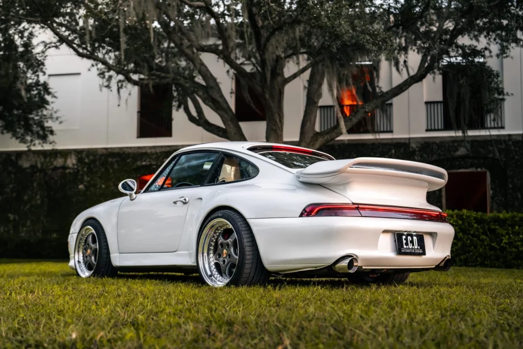 Este Porsche 911 restomod Project Gravette tiene 510 CV y alma de Land Rover 36 Motor16 Este Porsche 911 restomod Project Gravette tiene 510 CV y alma de Land Rover