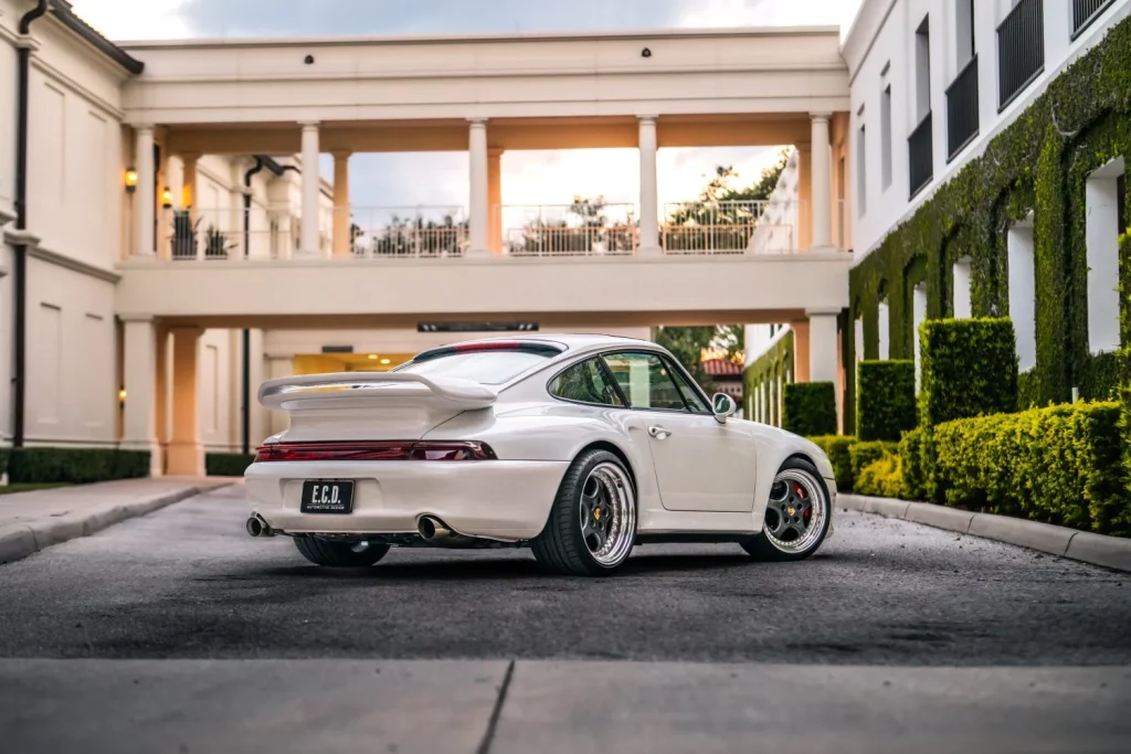 Este Porsche 911 restomod Project Gravette tiene 510 CV y alma de Land Rover 24 Motor16 porsche 911 restomod ecd exterior 2 Motor16