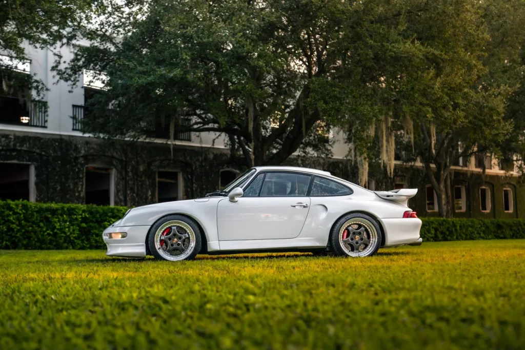 Este Porsche 911 restomod Project Gravette tiene 510 CV y alma de Land Rover 34 Motor16 Este Porsche 911 restomod Project Gravette tiene 510 CV y alma de Land Rover