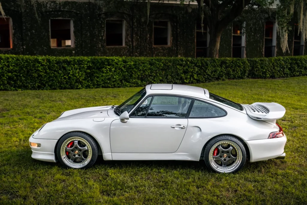 Este Porsche 911 restomod Project Gravette tiene 510 CV y alma de Land Rover 32 Motor16 porsche 911 restomod ecd exterior 22 Motor16