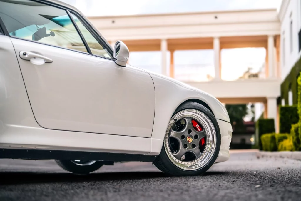 Este Porsche 911 restomod Project Gravette tiene 510 CV y alma de Land Rover 30 Motor16 porsche 911 restomod ecd exterior 25 Motor16
