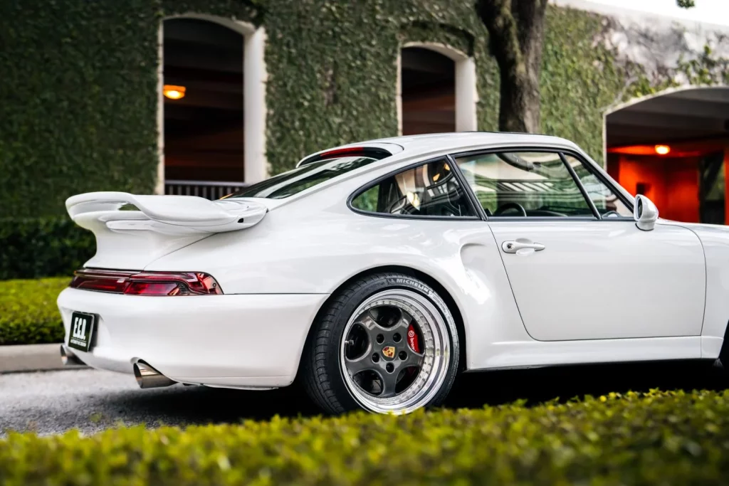 Este Porsche 911 restomod Project Gravette tiene 510 CV y alma de Land Rover 22 Motor16 porsche 911 restomod ecd exterior 4 Motor16