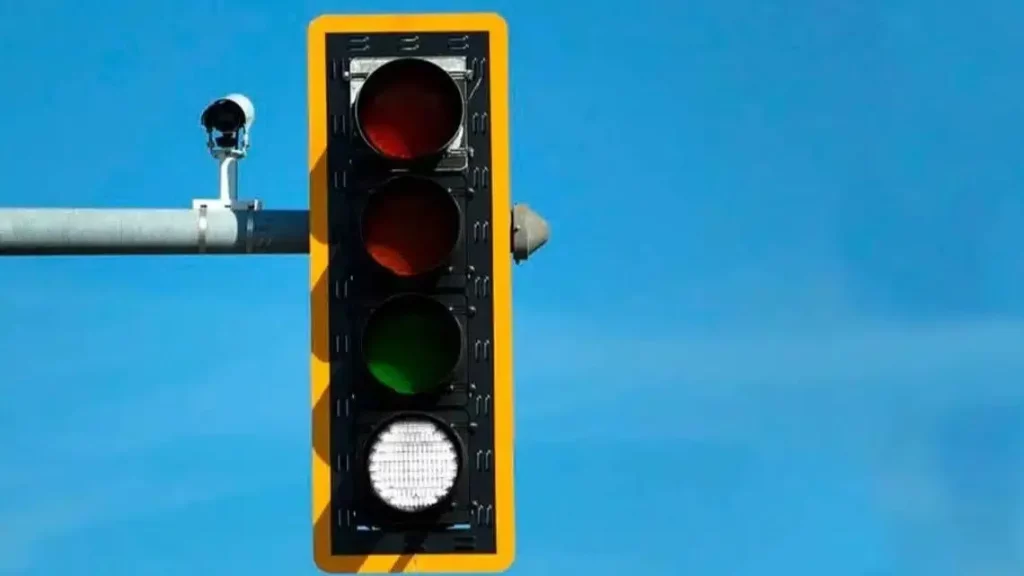 semáforo luz blanca