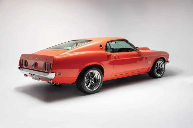 El mejor restomod de un Ford Mustang Boss 429 lo fabrica Revology y lo vende a precio de Ferrari