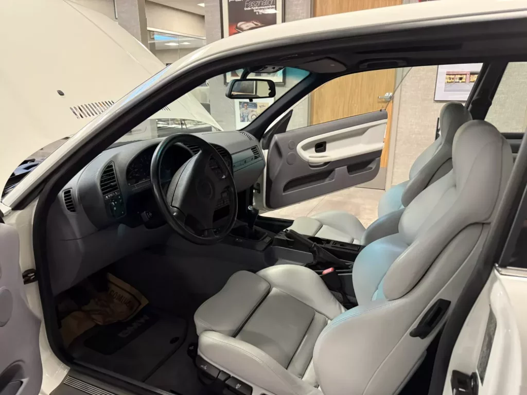 1995 BMW M3. BaT. Imagen interior.