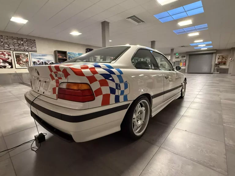 Estrenar este BMW M3 de 1995 ha costado más que comprar uno con 267 CV más en 2025