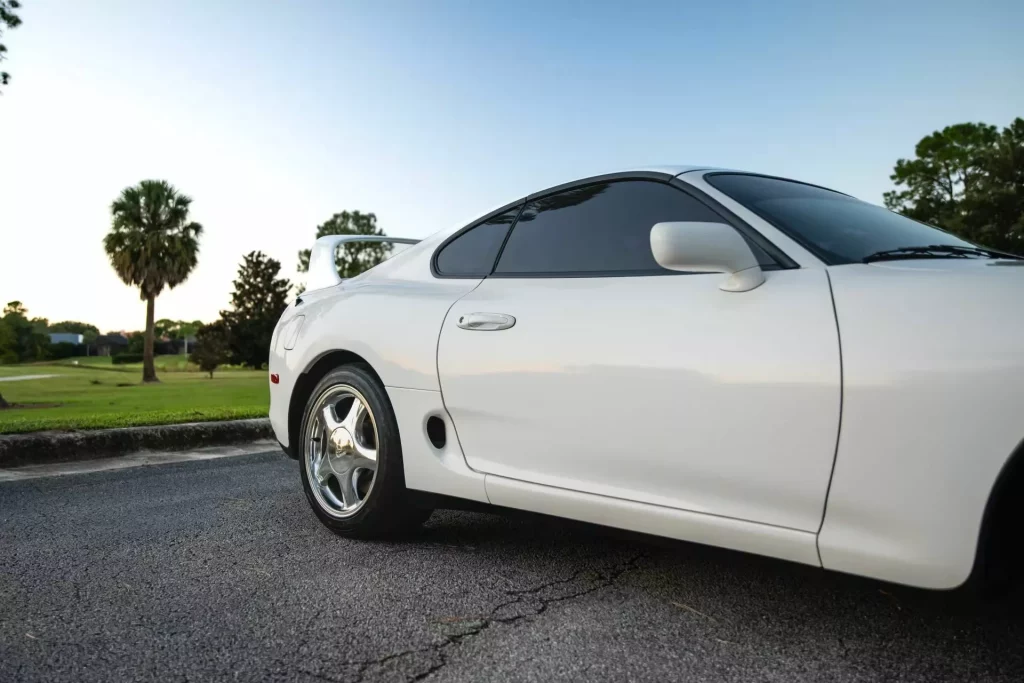 Este Toyota Supra de 1998 parece que salió ayer del concesionario. De ahí su precio 14 Motor16 1998 Toyota Supra A80 Mecum 11 Motor16