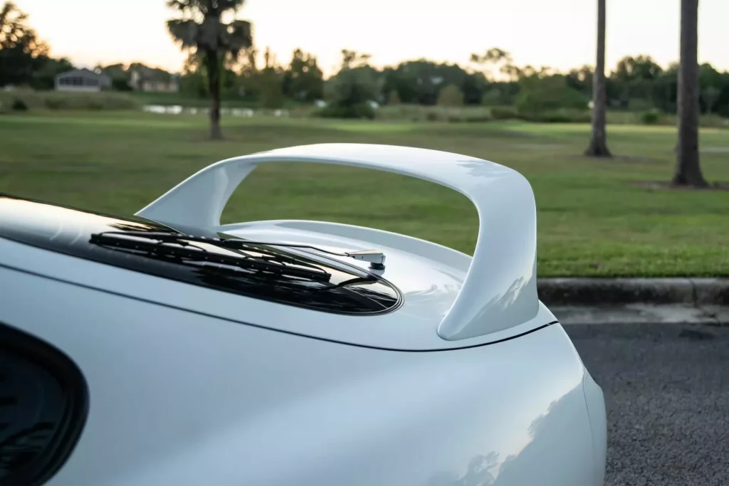 Este Toyota Supra de 1998 parece que salió ayer del concesionario. De ahí su precio 16 Motor16 1998 Toyota Supra A80 Mecum 12 Motor16