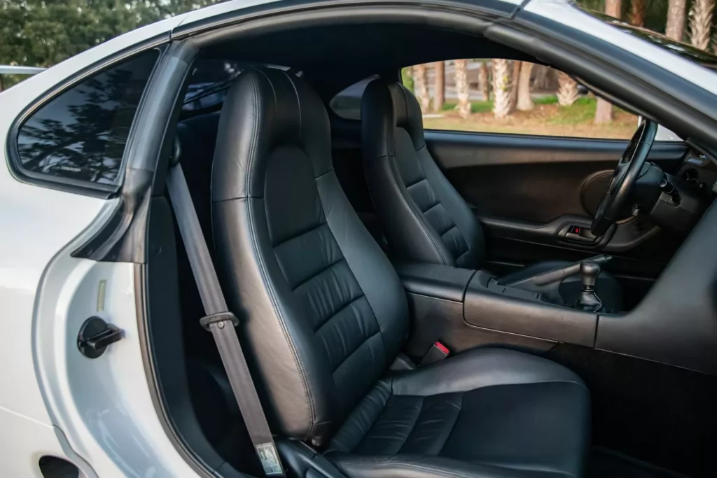 Este Toyota Supra de 1998 parece que salió ayer del concesionario. De ahí su precio 21 Motor16 1998 Toyota Supra A80 Mecum 16 Motor16