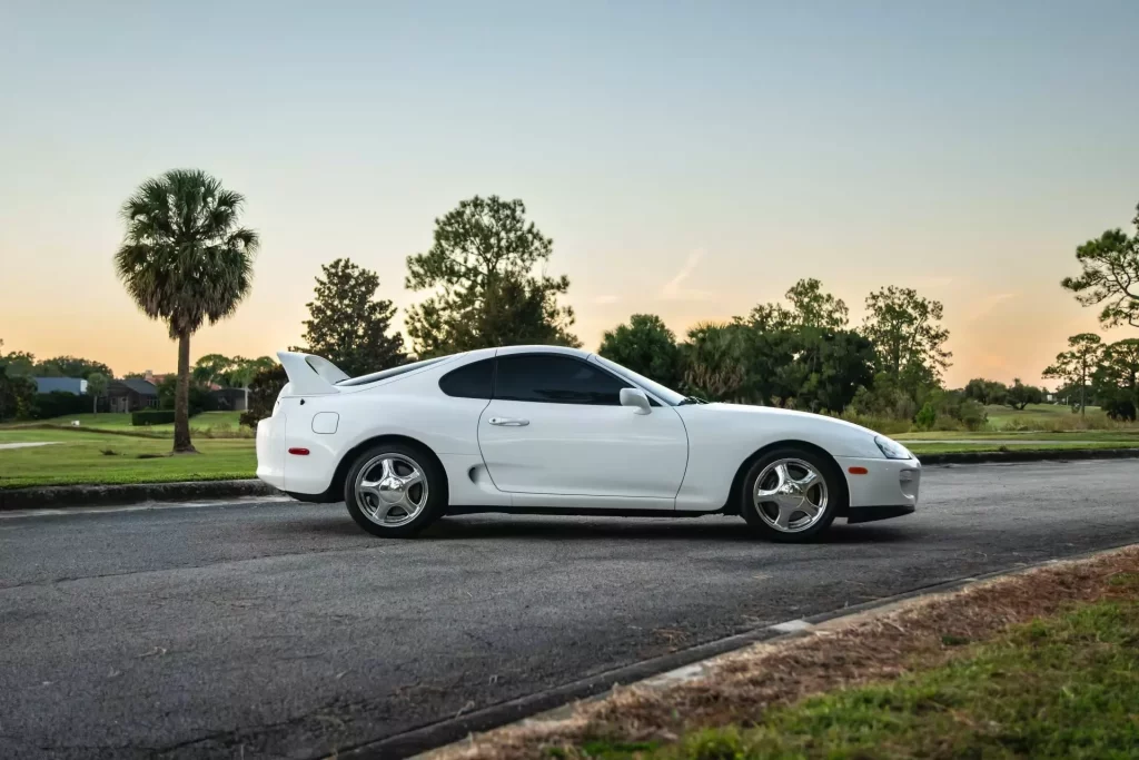 Este Toyota Supra de 1998 parece que salió ayer del concesionario. De ahí su precio 8 Motor16 1998 Toyota Supra A80 Mecum 2 Motor16