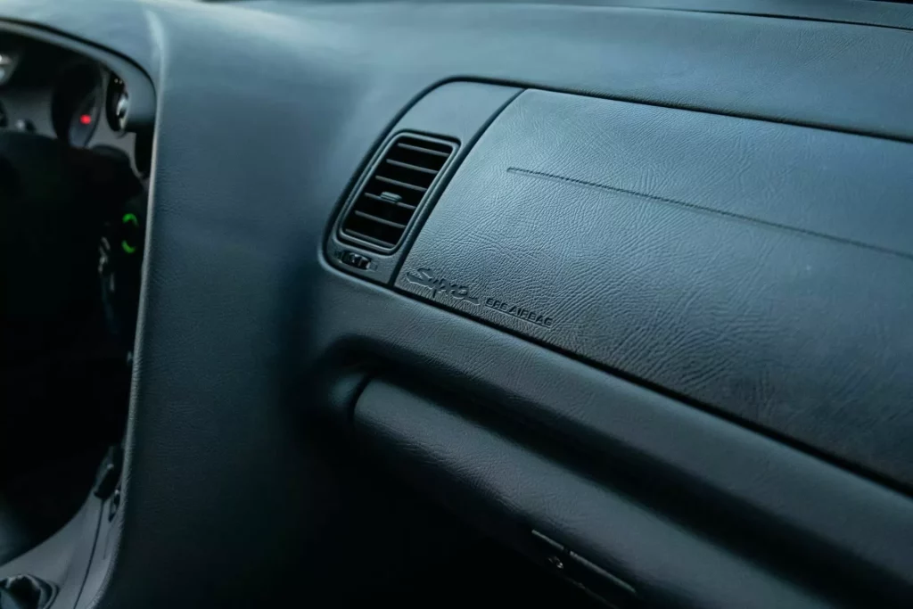 Este Toyota Supra de 1998 parece que salió ayer del concesionario. De ahí su precio 26 Motor16 1998 Toyota Supra A80 Mecum 21 Motor16