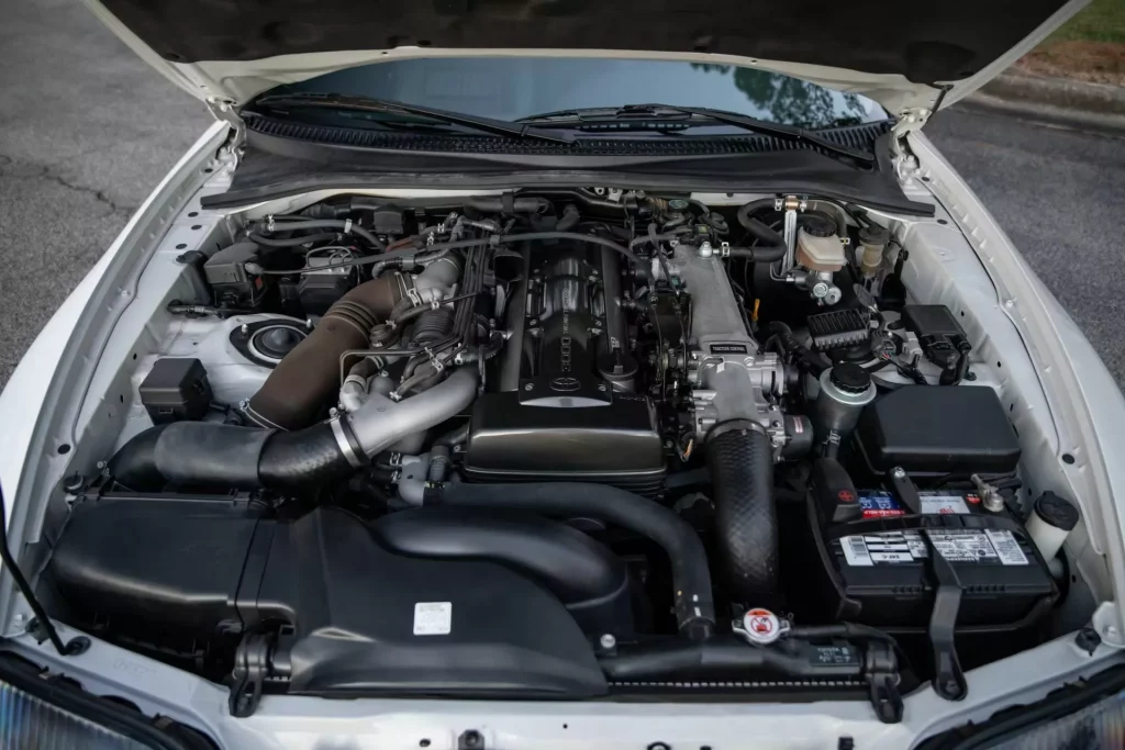 Este Toyota Supra de 1998 parece que salió ayer del concesionario. De ahí su precio 32 Motor16 1998 Toyota Supra A80 Mecum 25 Motor16