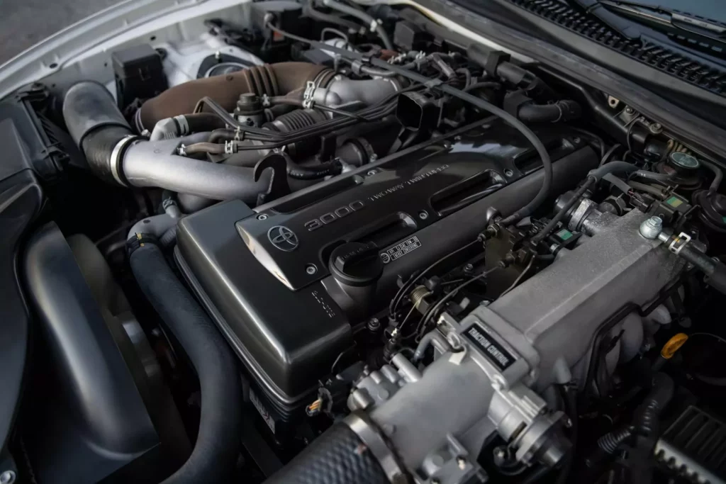 Este Toyota Supra de 1998 parece que salió ayer del concesionario. De ahí su precio 31 Motor16 1998 Toyota Supra A80 Mecum 26 Motor16