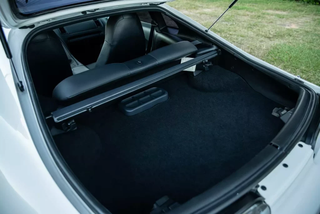 Este Toyota Supra de 1998 parece que salió ayer del concesionario. De ahí su precio 28 Motor16 1998 Toyota Supra A80 Mecum 28 Motor16