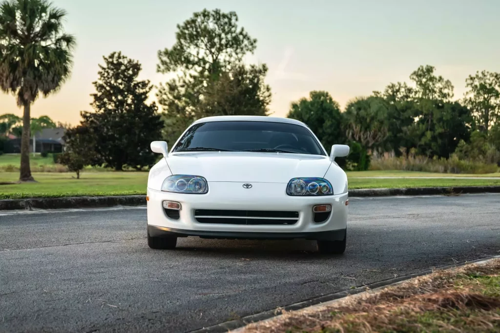 Este Toyota Supra de 1998 parece que salió ayer del concesionario. De ahí su precio 4 Motor16 1998 Toyota Supra A80 Mecum 4 Motor16