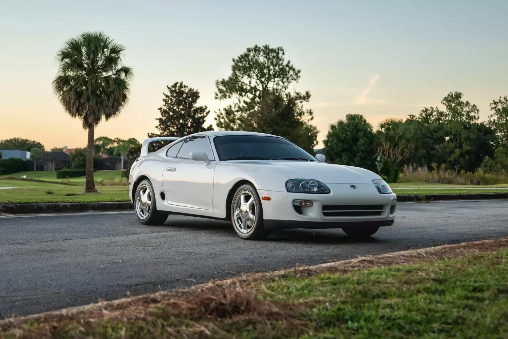 Este Toyota Supra de 1998 parece que salió ayer del concesionario. De ahí su precio 6 Motor16 1998 Toyota Supra A80 Mecum 6 Motor16