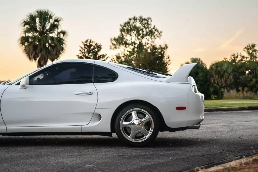 Este Toyota Supra de 1998 parece que salió ayer del concesionario. De ahí su precio 15 Motor16 1998 Toyota Supra A80 Mecum 8 Motor16