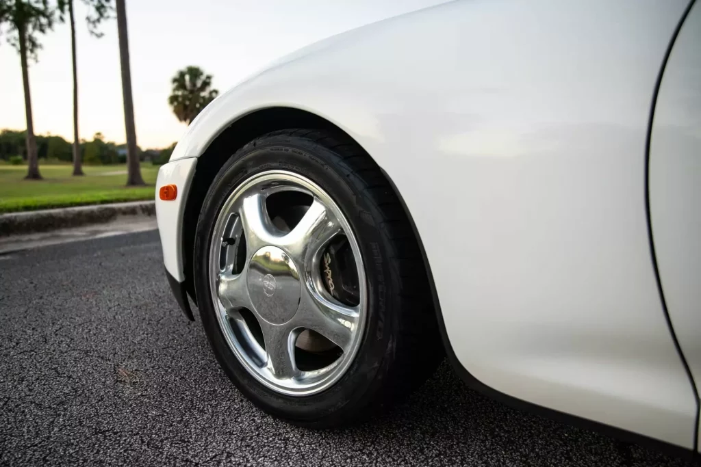 Este Toyota Supra de 1998 parece que salió ayer del concesionario. De ahí su precio 13 Motor16 1998 Toyota Supra Auction Mecum 14 result22 Motor16