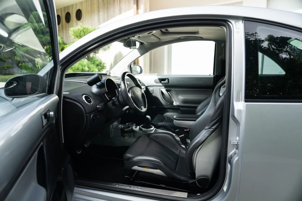 Volkswagen New Beetle Turbo S: El escarabajo que soñaba con ser 911 y RUF lo hizo posible 17 Motor16 2002 RUF Volkswagen Beetle Turbo S 12 Motor16